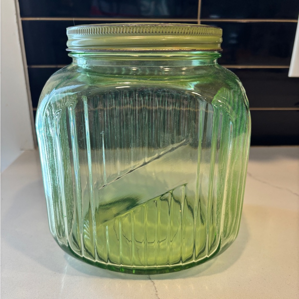 💚 Vintage Anchor Hocking Uranium Glass Canister 💚